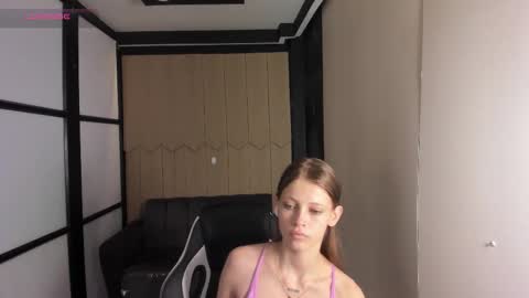 elvirarosse1 online show from January 13, 2026, 12:32 pm