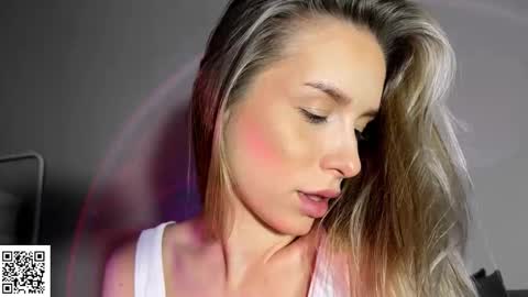 Elysia online show from October 19, 2025, 8:31 pm