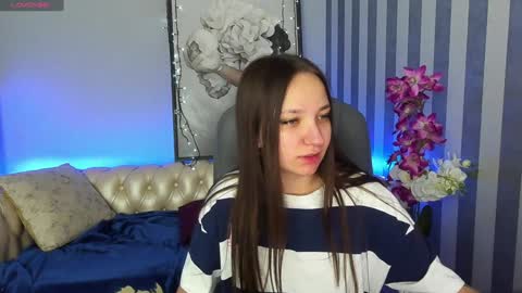 Snapshot of elyslunar_ chatting on December 2, 2024, 12:07 pm Call me Elis online show from December 2, 2024, 12:07 pm