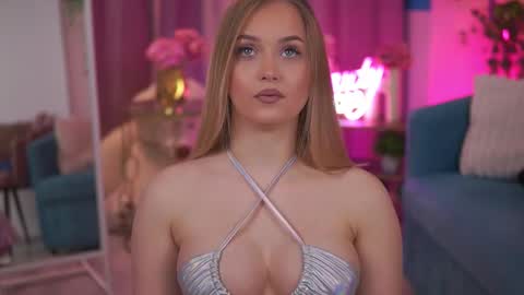 Elyssa online show from February 15, 2026, 7:21 pm