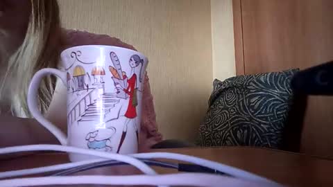 Elza Kom online show from November 4, 2025, 7:40 am