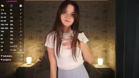 Snapshot of em1ly_e chatting on November 5, 2025, 7:36 pm Emily online show from November 5, 2025, 7:36 pm