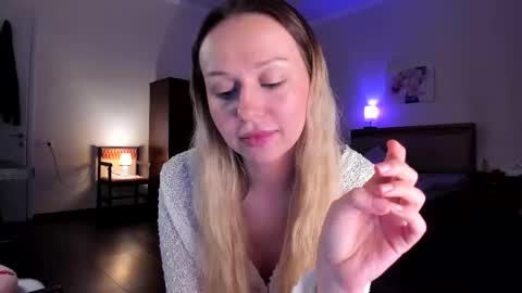 Emilie online show from March 25, 2026, 6:03 pm