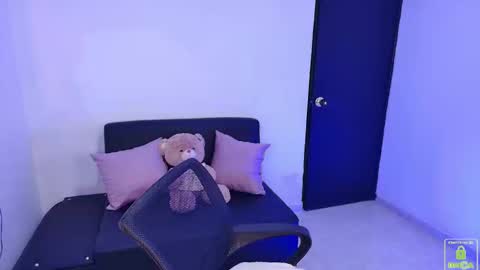 Snapshot of ema__miller chatting on January 8, 2025, 11:41 pm ema__miller online show from January 8, 2025, 11:41 pm