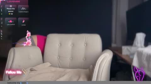 Snapshot of ema_lov3 chatting on December 18, 2025, 2:06 am Ema Love online show from December 18, 2025, 2:06 am