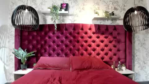 Snapshot of ema_luna_ chatting on October 16, 2025, 8:32 pm Ema online show from October 16, 2025, 8:32 pm