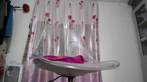 emailisa online show from December 4, 2025, 5:28 am