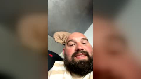 emanuel_berta online show from April 21, 2026, 9:39 pm