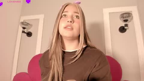 Ana  online show from December 17, 2024, 2:01 am