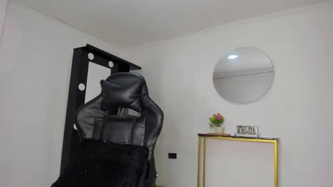 Snapshot of emattaylor chatting on December 3, 2025, 10:57 am . online show from December 3, 2025, 10:57 am