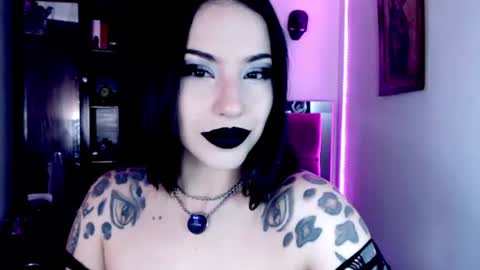 Snapshot of emearld_black chatting on June 24, 2026, 4:44 am Emerald Black online show from June 24, 2026, 4:44 am