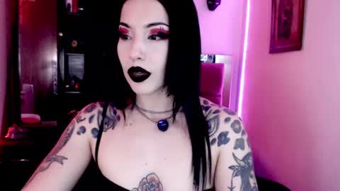 Snapshot of emearld_black chatting on July 12, 2026, 5:20 am Emerald Black online show from July 12, 2026, 5:20 am