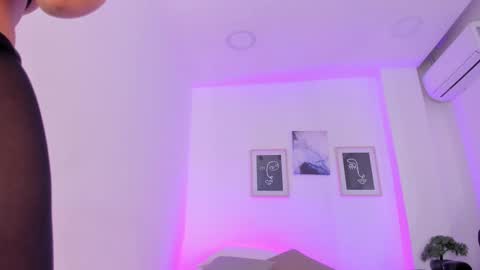 Snapshot of emelie_89 chatting on February 26, 2025, 12:03 pm emelie_89 online show from February 26, 2025, 12:03 pm