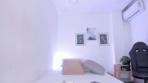 Snapshot of emelie_89 chatting on October 26, 2025, 3:29 pm emelie_89 online show from October 26, 2025, 3:29 pm