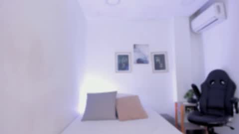 Snapshot of emelie_89 chatting on October 27, 2025, 11:58 am emelie_89 online show from October 27, 2025, 11:58 am