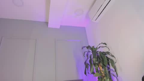 Snapshot of emelie_89 chatting on October 28, 2025, 9:35 am emelie_89 online show from October 28, 2025, 9:35 am