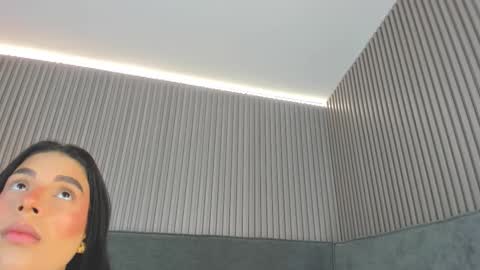 Snapshot of emelie_89 chatting on November 26, 2025, 11:33 am emelie_89 online show from November 26, 2025, 11:33 am