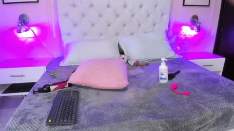 Emily  online show from December 6, 2024, 5:42 am