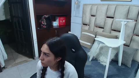 Emily  online show from January 17, 2025, 2:08 am