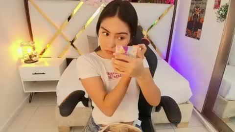 Snapshot of emelie_ch_ chatting on August 8, 2026, 6:37 am Emily online show from August 8, 2026, 6:37 am