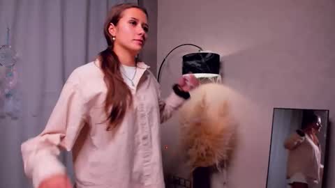 Emma online show from November 2, 2025, 1:30 am