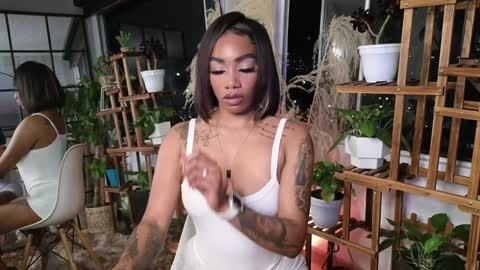 anyelii  online show from December 14, 2024, 1:06 am