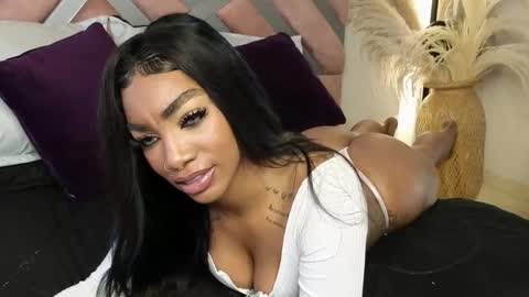 anyelii  online show from March 7, 2025, 7:05 pm