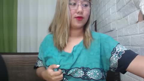 Snapshot of emely_slutxxx chatting on January 14, 2025, 12:24 pm Emely online show from January 14, 2025, 12:24 pm