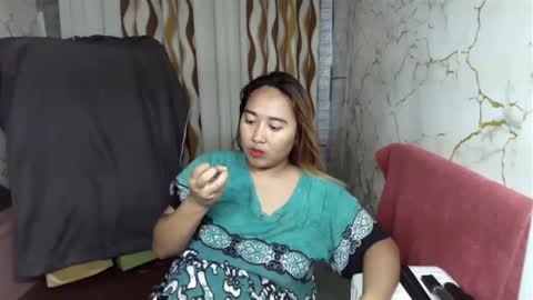 Snapshot of emely_slutxxx chatting on December 3, 2025, 8:00 am Emely online show from December 3, 2025, 8:00 am