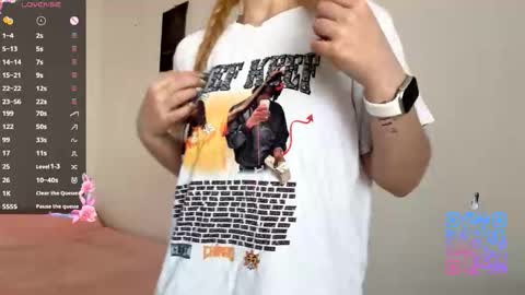 Snapshot of emeraldcotton chatting on February 19, 2026, 11:17 am Gily online show from February 19, 2026, 11:17 am