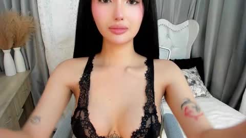 Snapshot of emeraldfvckinggreyson chatting on December 6, 2024, 5:31 am Emerald online show from December 6, 2024, 5:31 am