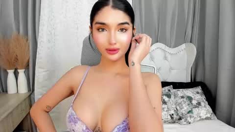 Snapshot of emeraldfvckinggreyson chatting on December 8, 2024, 7:43 pm Emerald online show from December 8, 2024, 7:43 pm