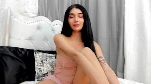 Snapshot of emeraldfvckinggreyson chatting on December 9, 2024, 9:58 pm Emerald online show from December 9, 2024, 9:58 pm