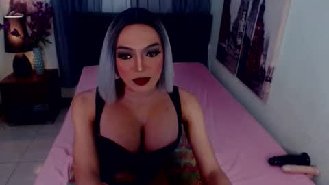 Snapshot of emeraldshemales chatting on March 11, 2026, 5:02 am Emerald online show from March 11, 2026, 5:02 am