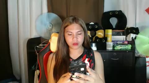 Snapshot of emere_kai_24xxx chatting on November 23, 2025, 2:50 pm Chelle dont forget to folloe me and thumps up online show from November 23, 2025, 2:50 pm