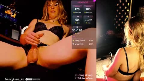 Snapshot of emerylune_xo chatting on April 18, 2026, 5:44 am Emery Lune online show from April 18, 2026, 5:44 am