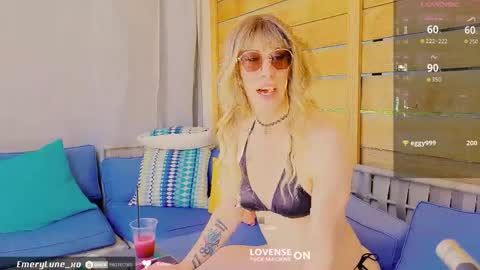 Snapshot of emerylune_xo chatting on April 22, 2026, 11:06 pm Emery Lune online show from April 22, 2026, 11:06 pm