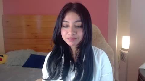 Emi Kiss online show from August 6, 2026, 7:05 pm