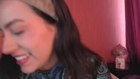 Emilia Gomez online show from November 4, 2025, 1:10 pm