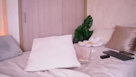 Snapshot of emiily_bell chatting on March 18, 2026, 3:26 pm online show from March 18, 2026, 3:26 pm