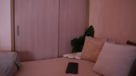 Snapshot of emiily_bell chatting on April 1, 2026, 10:40 pm online show from April 1, 2026, 10:40 pm