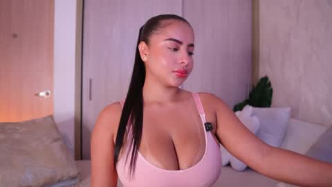 Snapshot of emiily_bell chatting on April 7, 2026, 8:09 pm online show from April 7, 2026, 8:09 pm