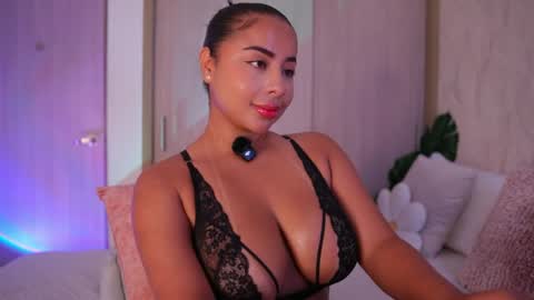 Snapshot of emiily_bell chatting on May 16, 2026, 4:06 pm online show from May 16, 2026, 4:06 pm