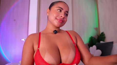 Snapshot of emiily_bell chatting on June 1, 2026, 9:27 pm online show from June 1, 2026, 9:27 pm