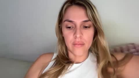 Snapshot of emilelovesyou chatting on April 25, 2026, 1:41 pm emilelovesyou online show from April 25, 2026, 1:41 pm