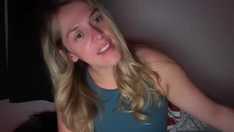 Snapshot of emilelovesyou chatting on May 20, 2026, 4:51 am emilelovesyou online show from May 20, 2026, 4:51 am