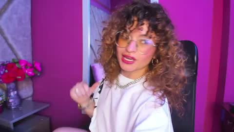 Emy  online show from September 10, 2025, 9:59 pm