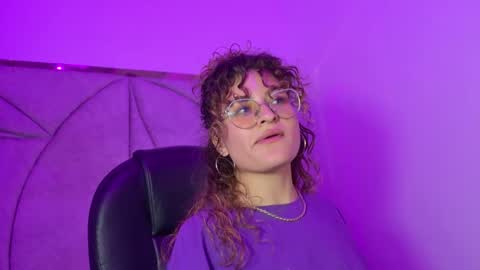 Emy  online show from October 8, 2025, 7:55 pm