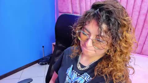 Emy  online show from November 9, 2025, 5:33 pm