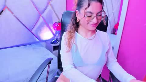 Emy  online show from November 13, 2025, 3:16 am